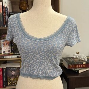 Aeropostale | Blue Floral Lace Trim Crop Top